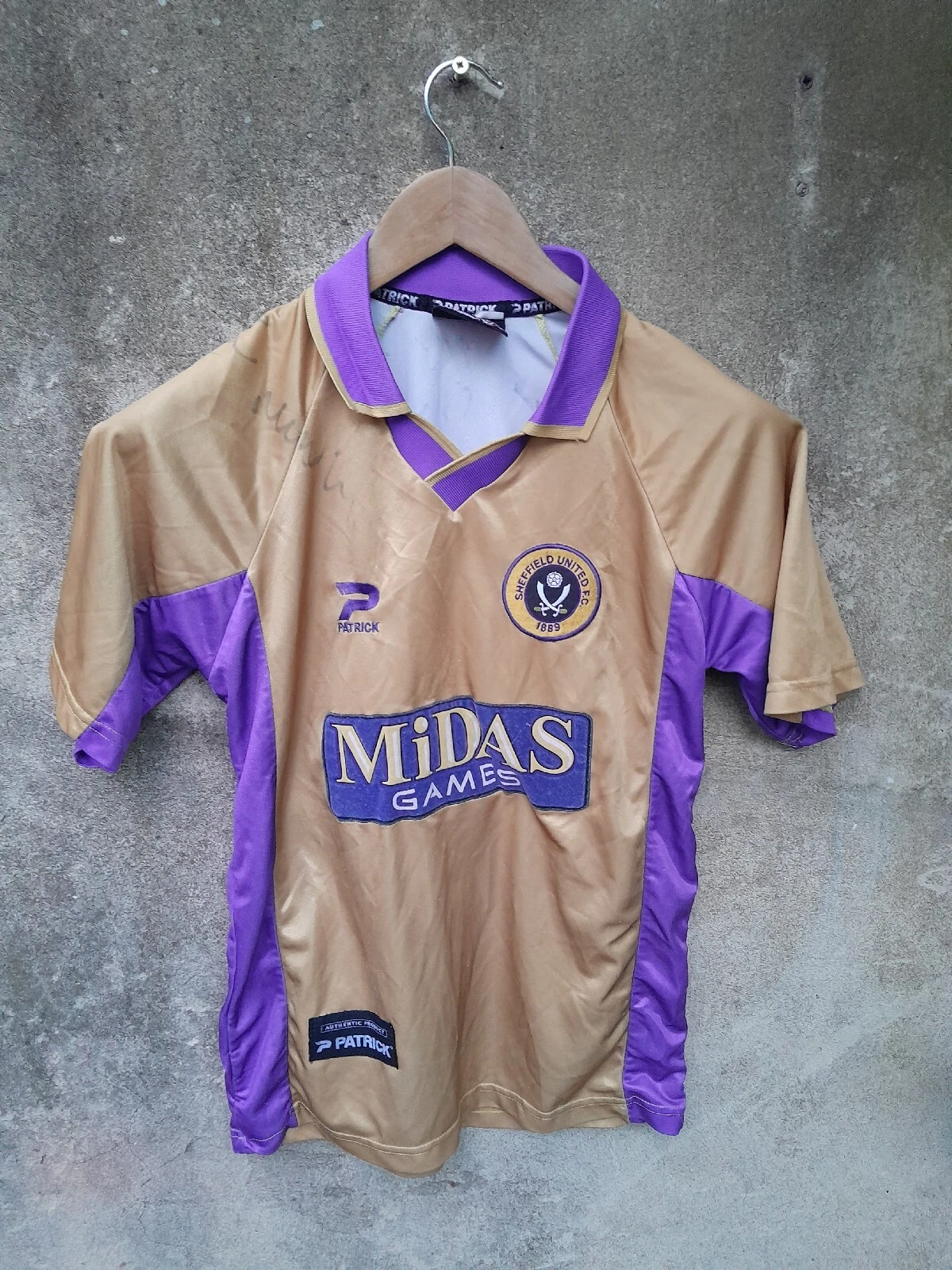 Sheffield United 2000-02 away football shirt / jersey. Small mens. Signed
