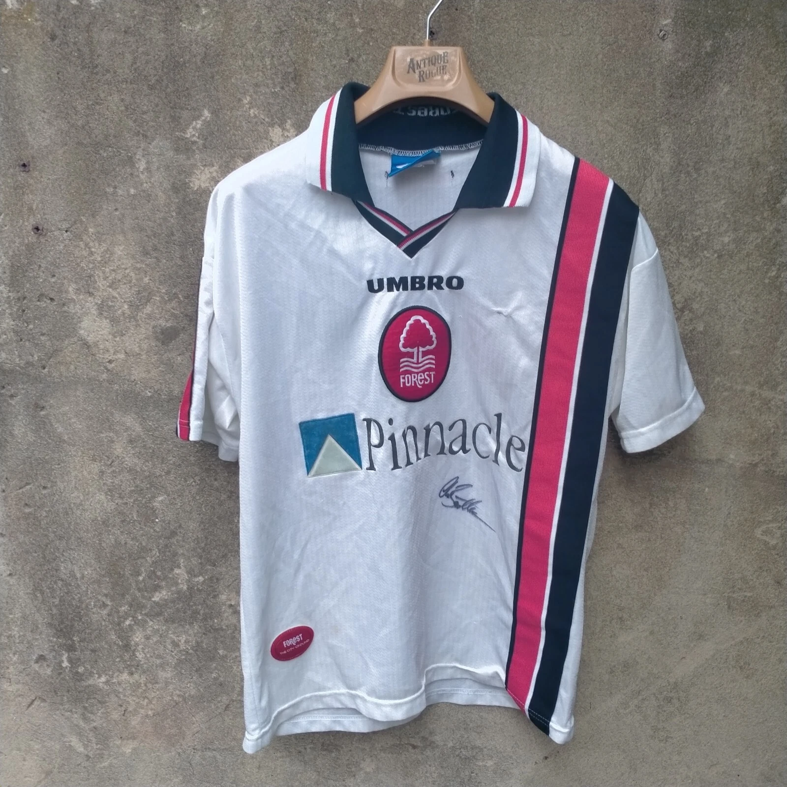 Signed Nottingham Forest 1998-99 away football jersey shirt. Small mens