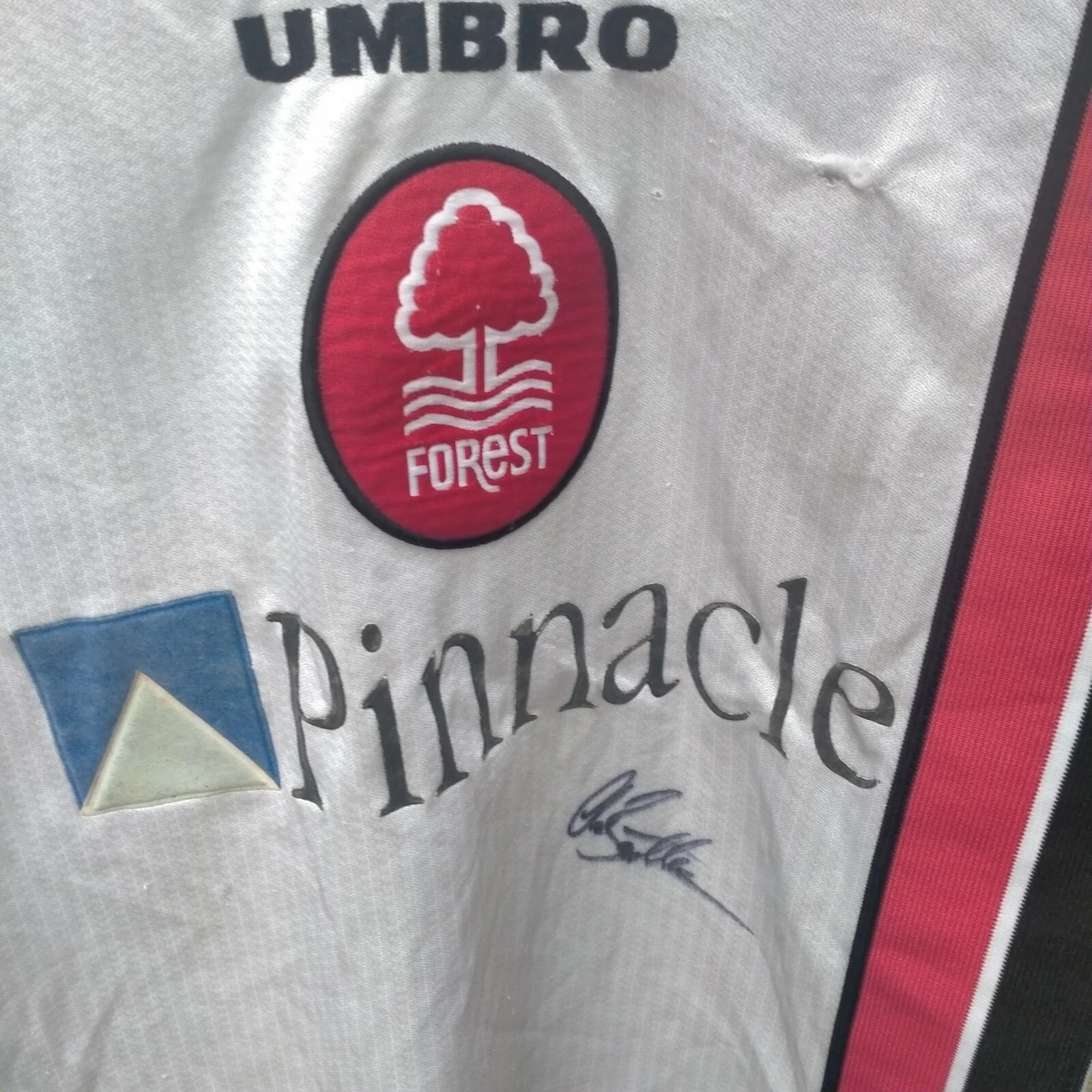 Signed Nottingham Forest 1998-99 away football jersey shirt. Small mens - Image 2