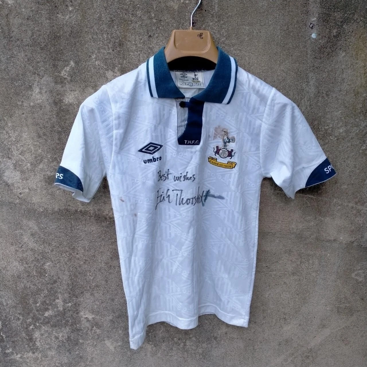 Signed Tottenham Hotspur 1991-93 home football shirt / jersey. Medium boys Spurs