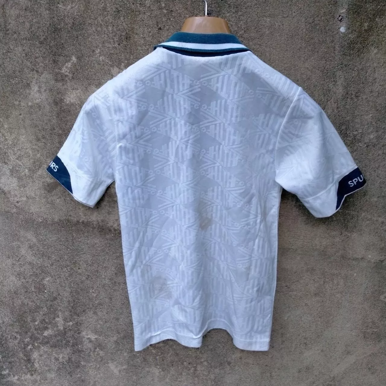 Signed Tottenham Hotspur 1991-93 home football shirt / jersey. Medium boys Spurs - Image 3