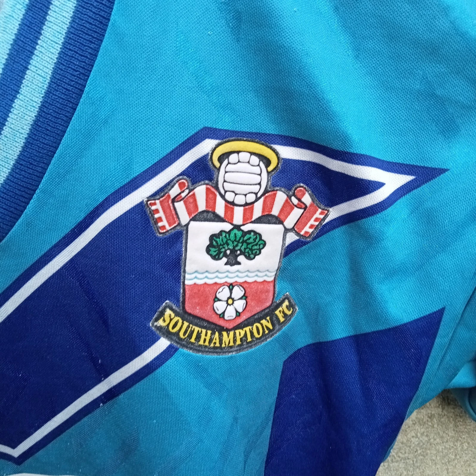 Southampton 1993-95 Away football shirt / jersey. large boys - Image 3