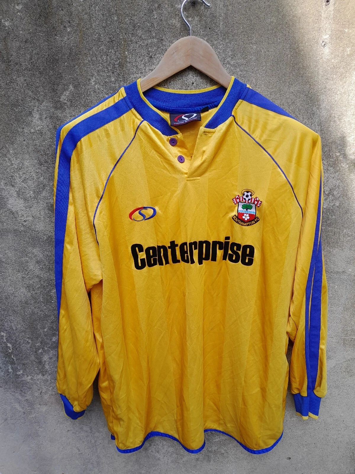 Southampton 2002-03 player issue football shirt / jersey. Large mens.