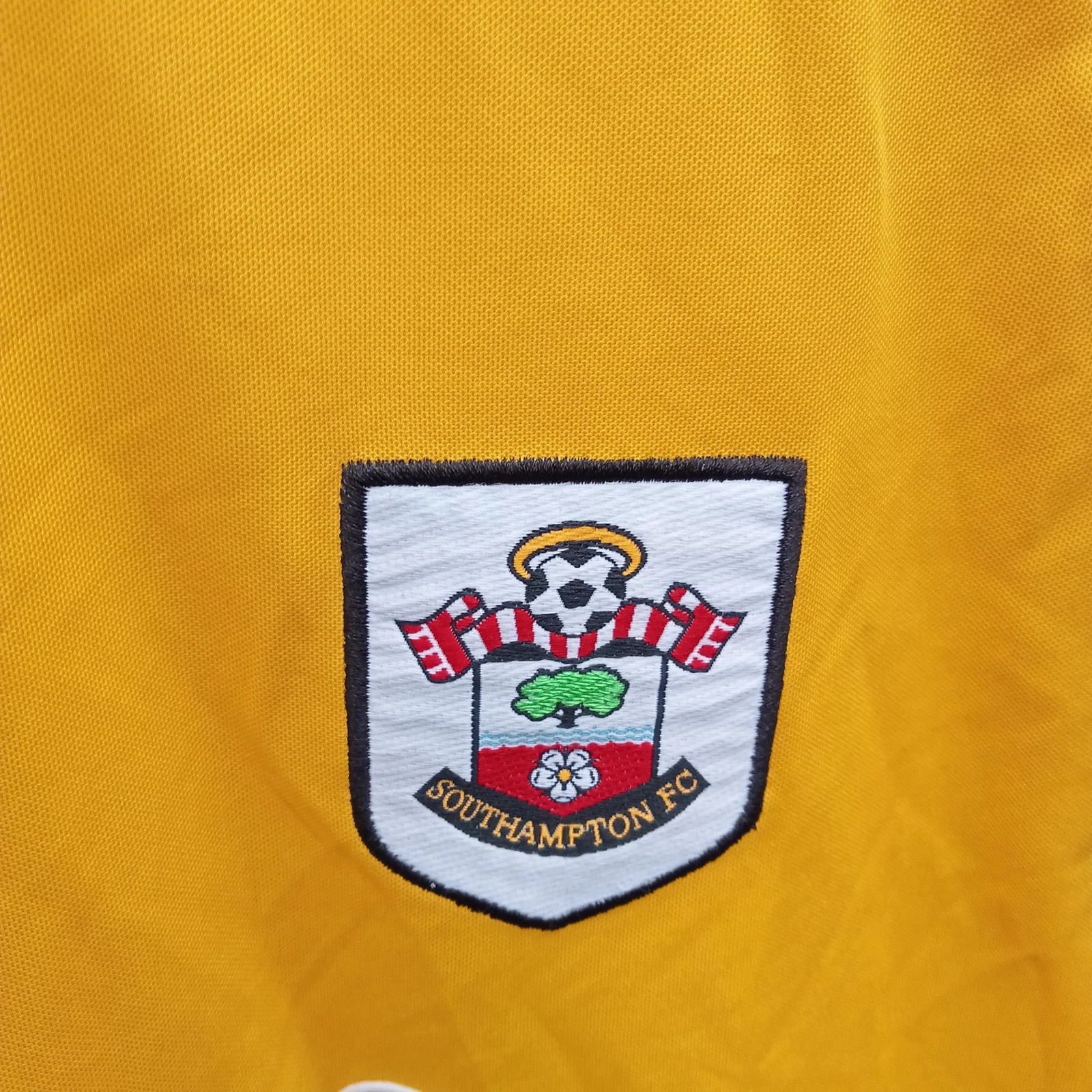 Southampton 2002-04 Third football shirt | jersey, Mens Medium 3rd - Image 4