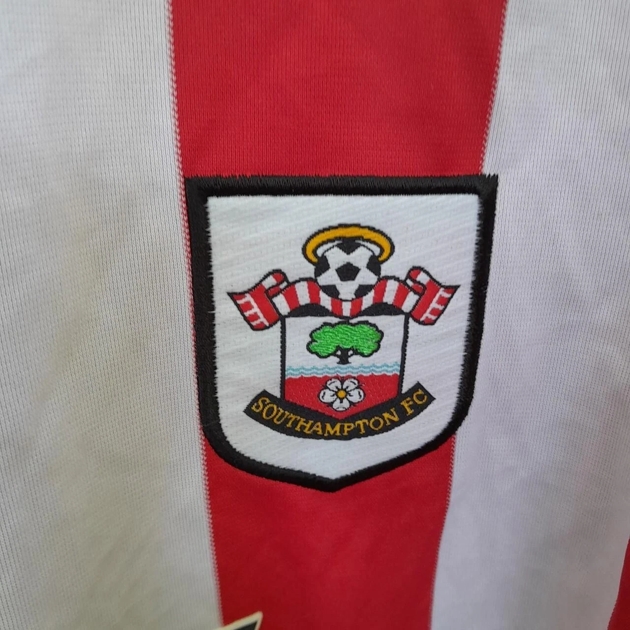 Southampton 2003-05 home football shirt / jersey. Large mens, saints. - Image 4
