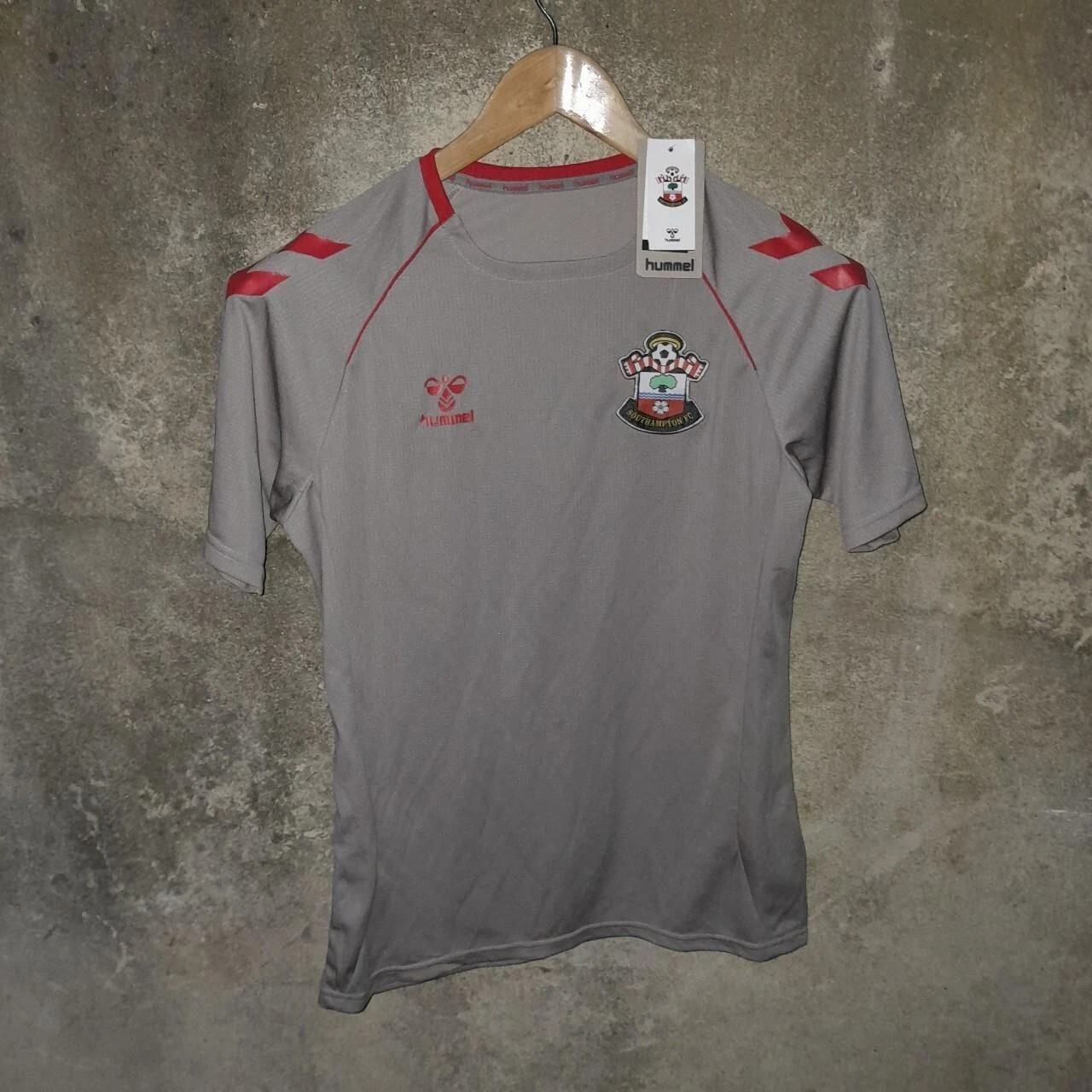 Southampton 2021-22 training football shirt / jersey. Small mens, saints. Bnwt