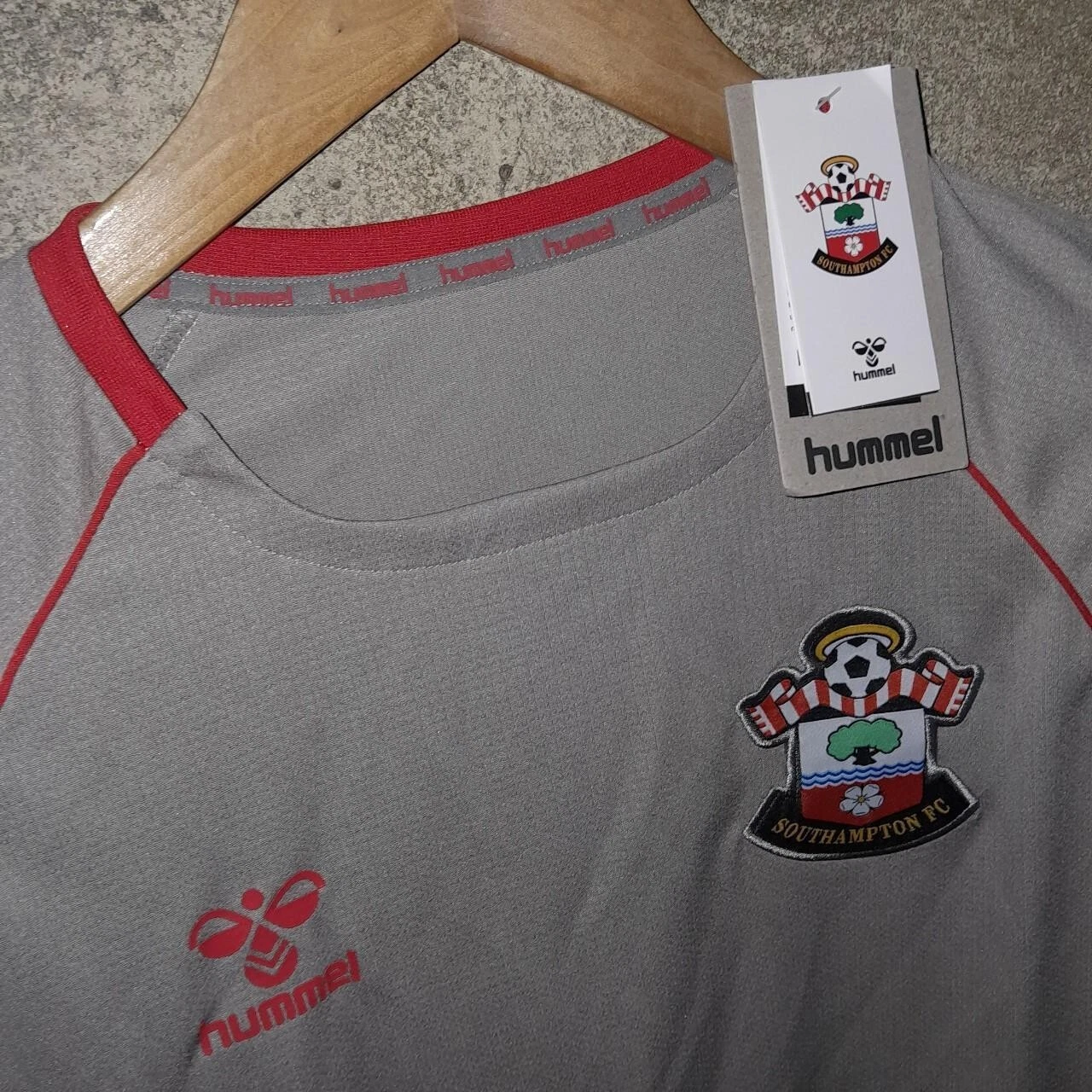 Southampton 2021-22 training football shirt / jersey. Small mens, saints. Bnwt - Image 2