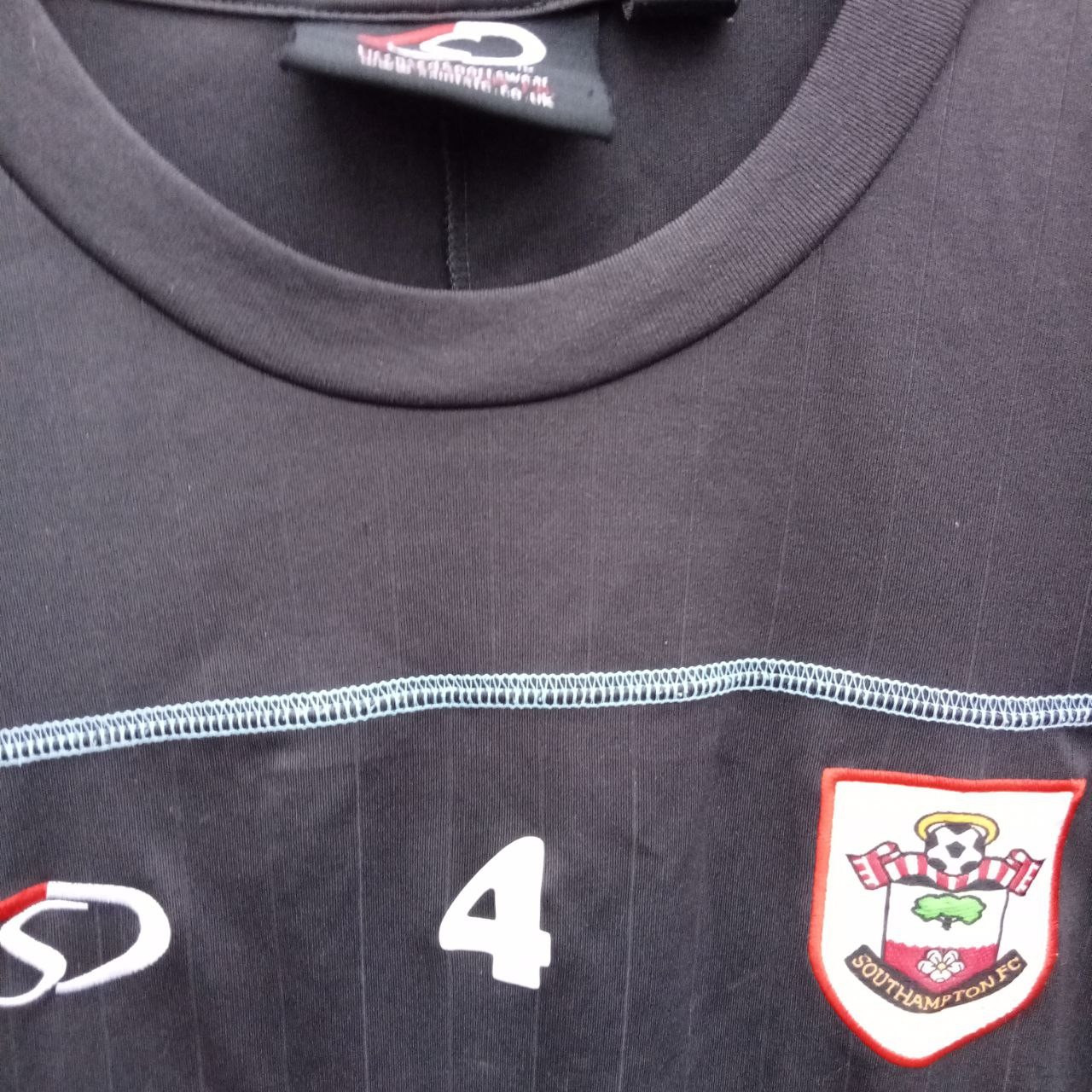 Southampton player worn training football shirt / jersey. Large mens. - Image 3