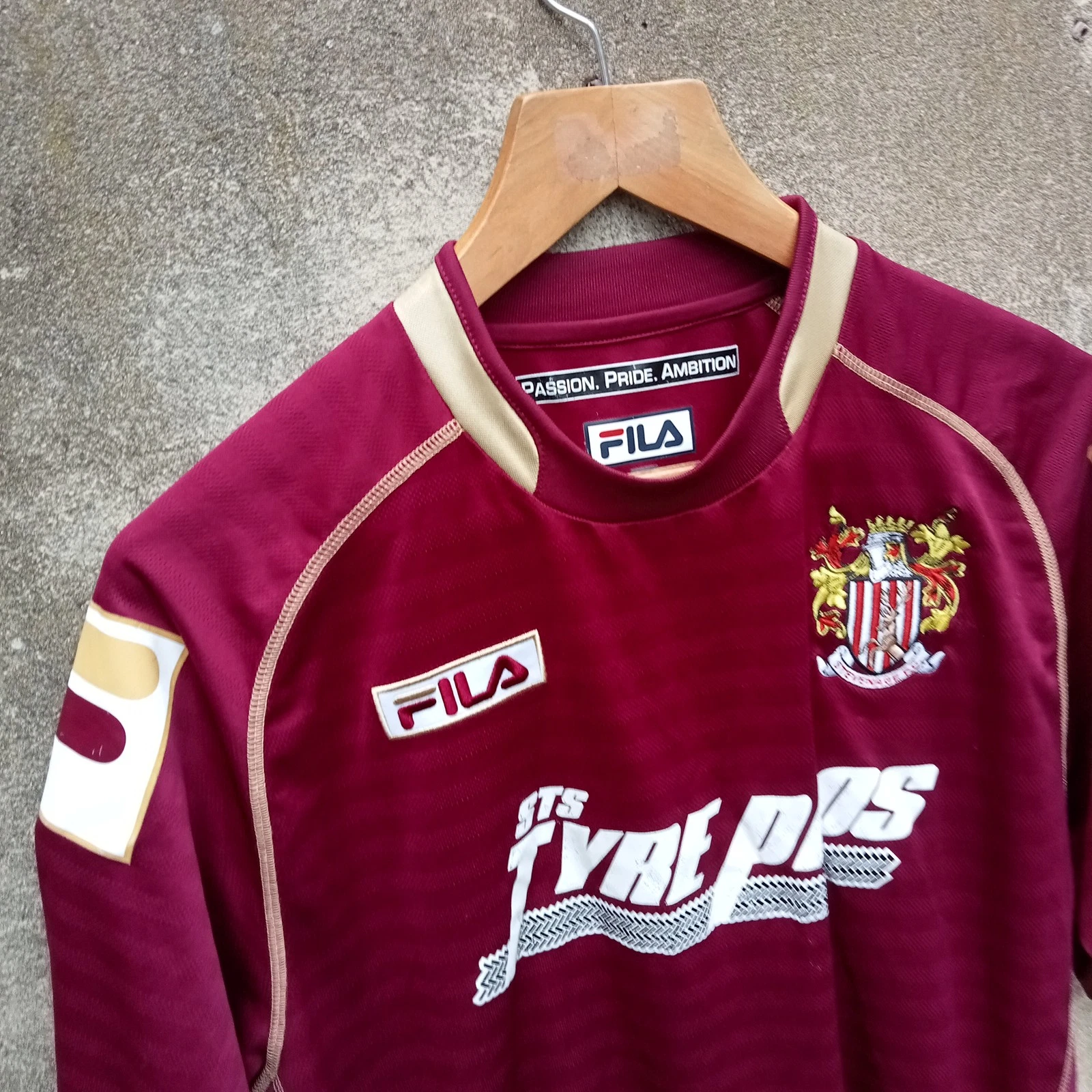 Stevenage Borough 2014-15 away football shirt, Mens XL - Image 2