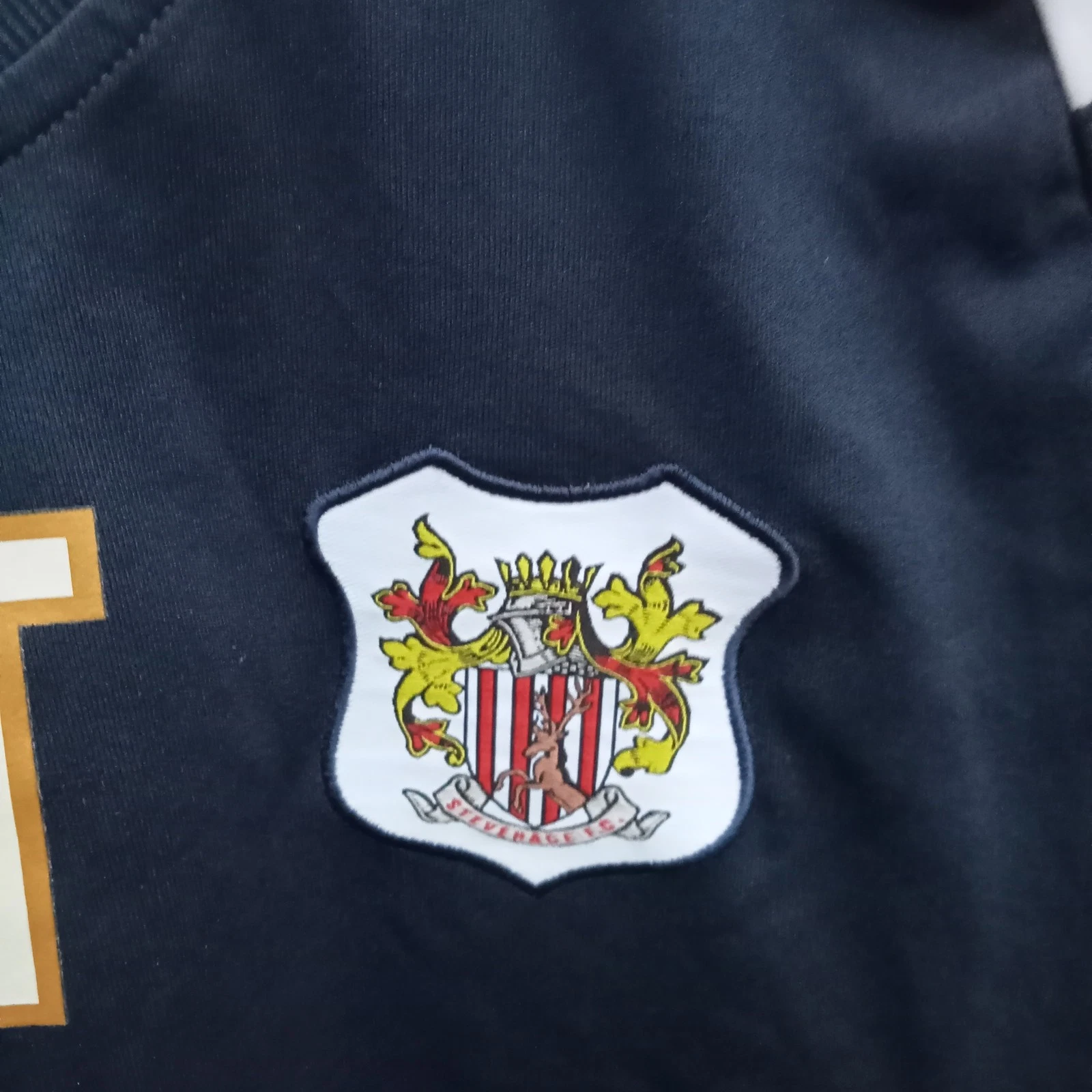 Stevenage FC training football shirt | jersey, Mens Medium - Image 3