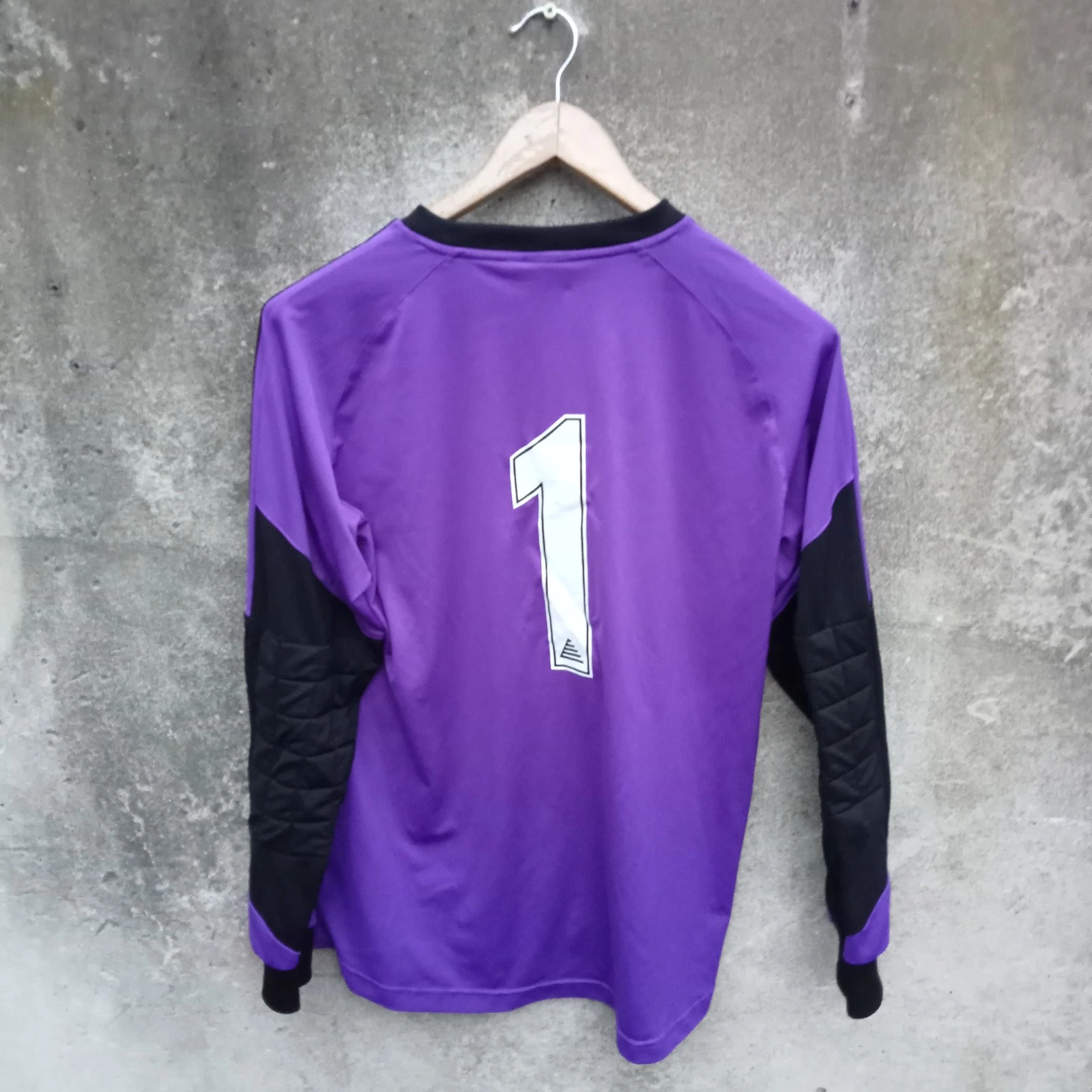 Thurrock FC Goalkeeper football shirt, Mens S-M - Image 5