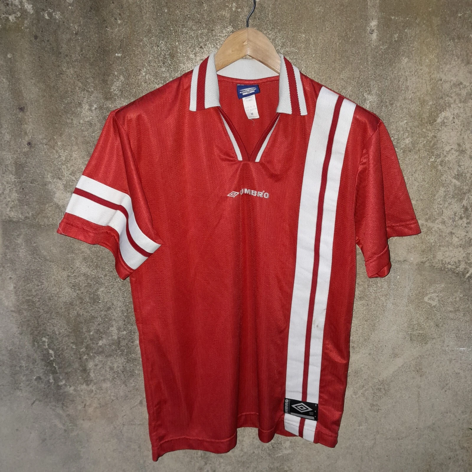 Umbro 90s template red football shirt / jersey. Medium mens.