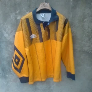 Umbro 90s yellow template goalkeeper football shirt / jersey. Small mens