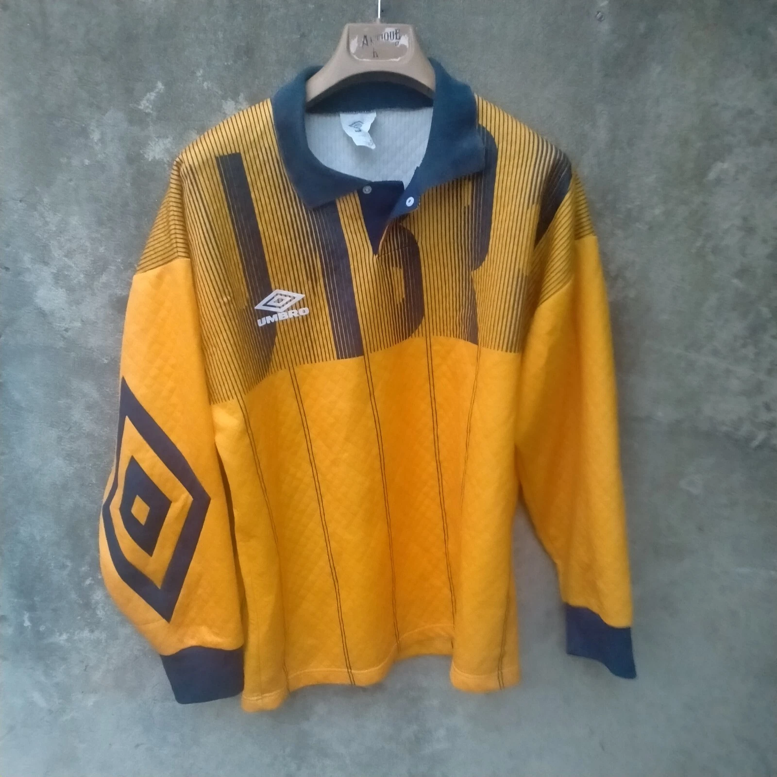 Umbro 90s yellow template goalkeeper football shirt / jersey. Small mens