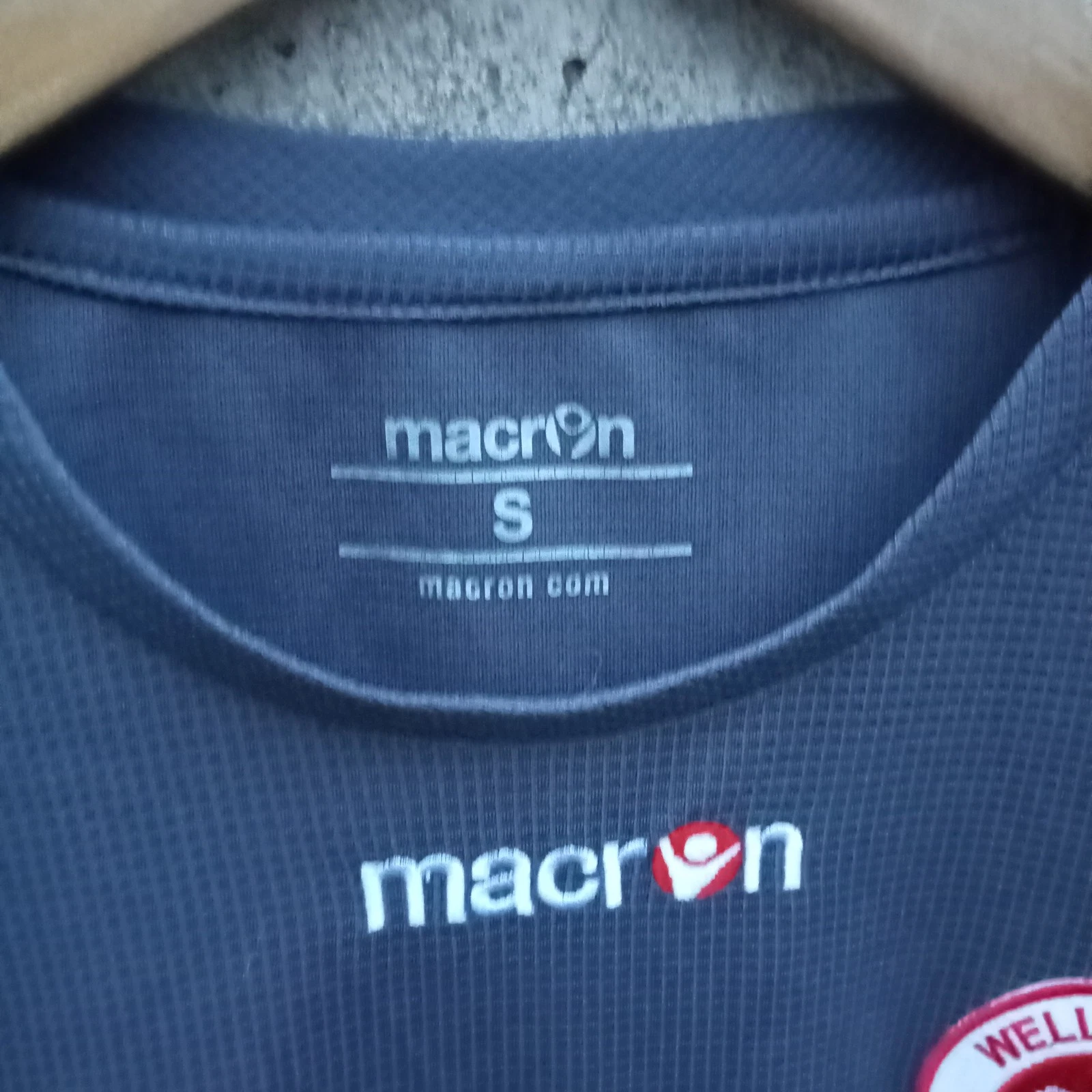 Welling United Training football shirt | jersey, Mens Small player issue - Image 3