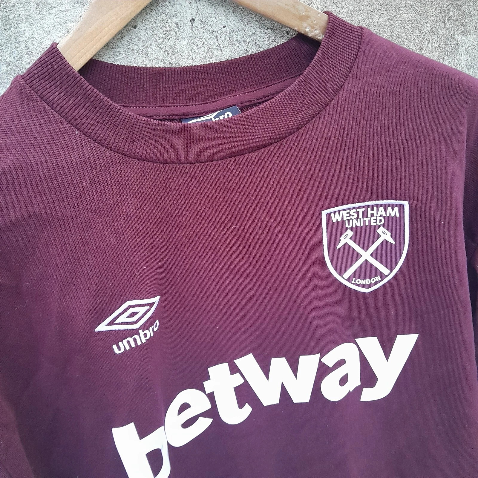 West Ham United home football sweatshirt/ jumper. Small mens. - Image 2