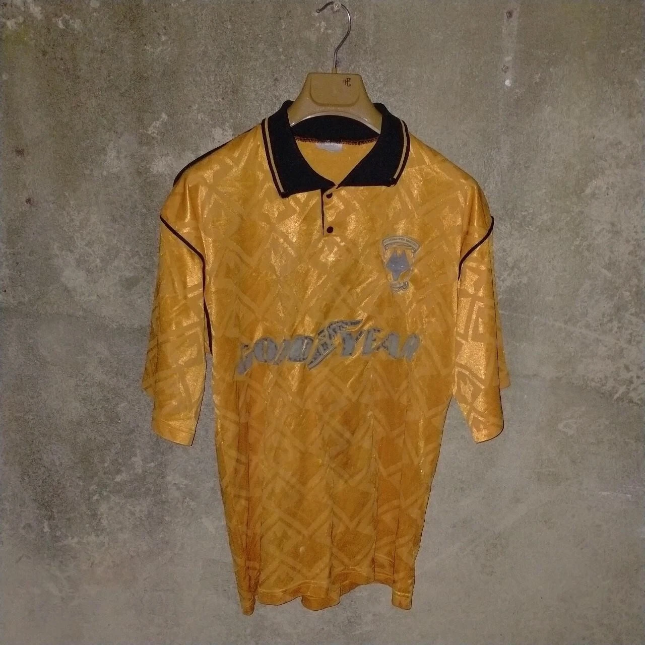 Wolverhampton Wanderers 1990-92 home football shirt / jersey. Medium mens.